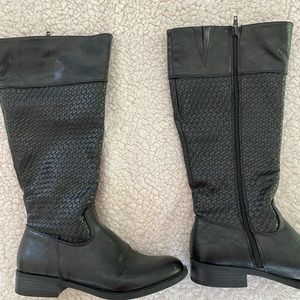 Black Snakeskin Boots 7-1/2 EUC Faux Leather